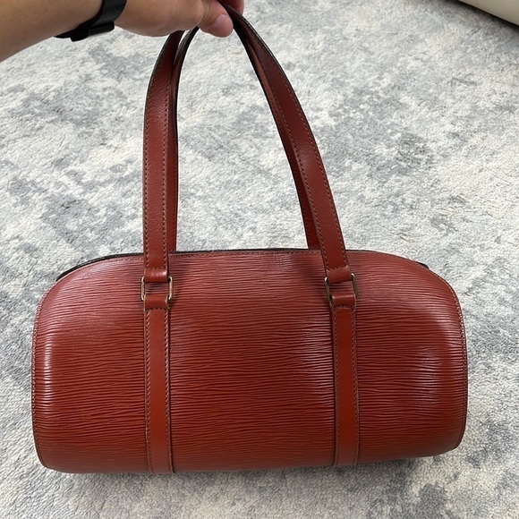 Louis Vuitton Epi Soufflot Kenyan Fawn Brownish Burnt Red Round Baguette - Picture 6 of 17